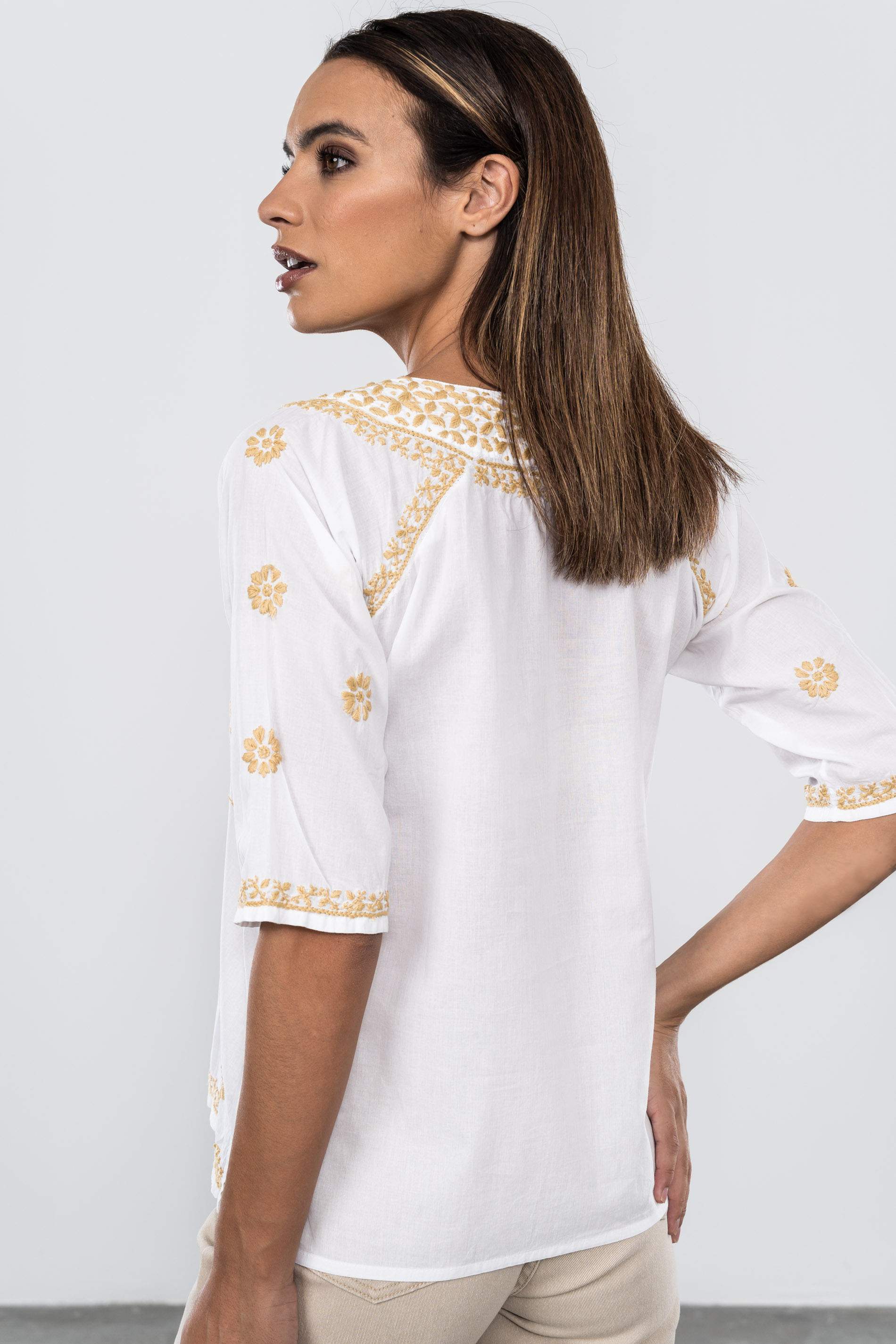 BLUSA BORDADO CONTRASTE