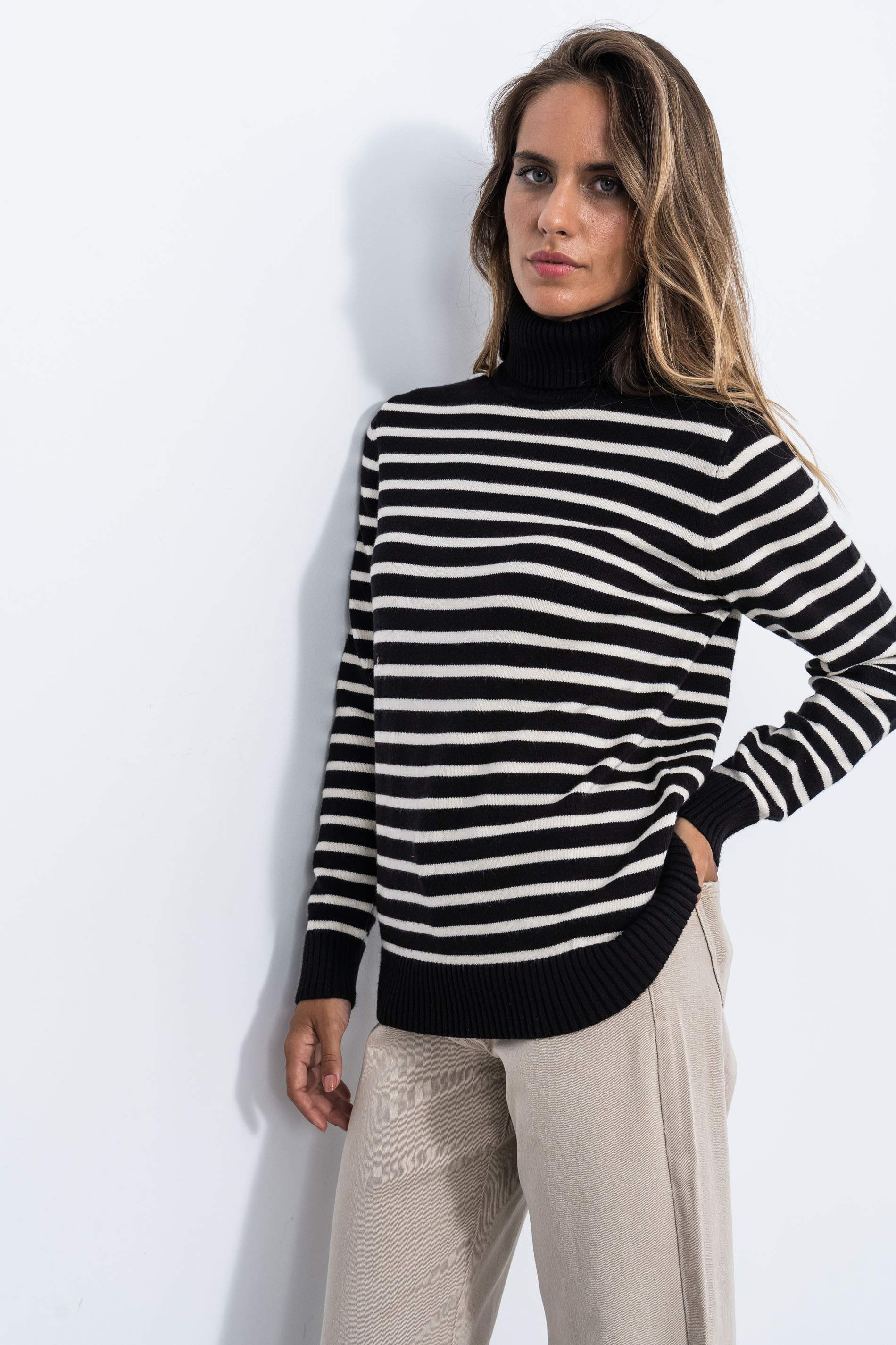 JERSEY C CISNE RAYAS CRUDO Y NEGRO