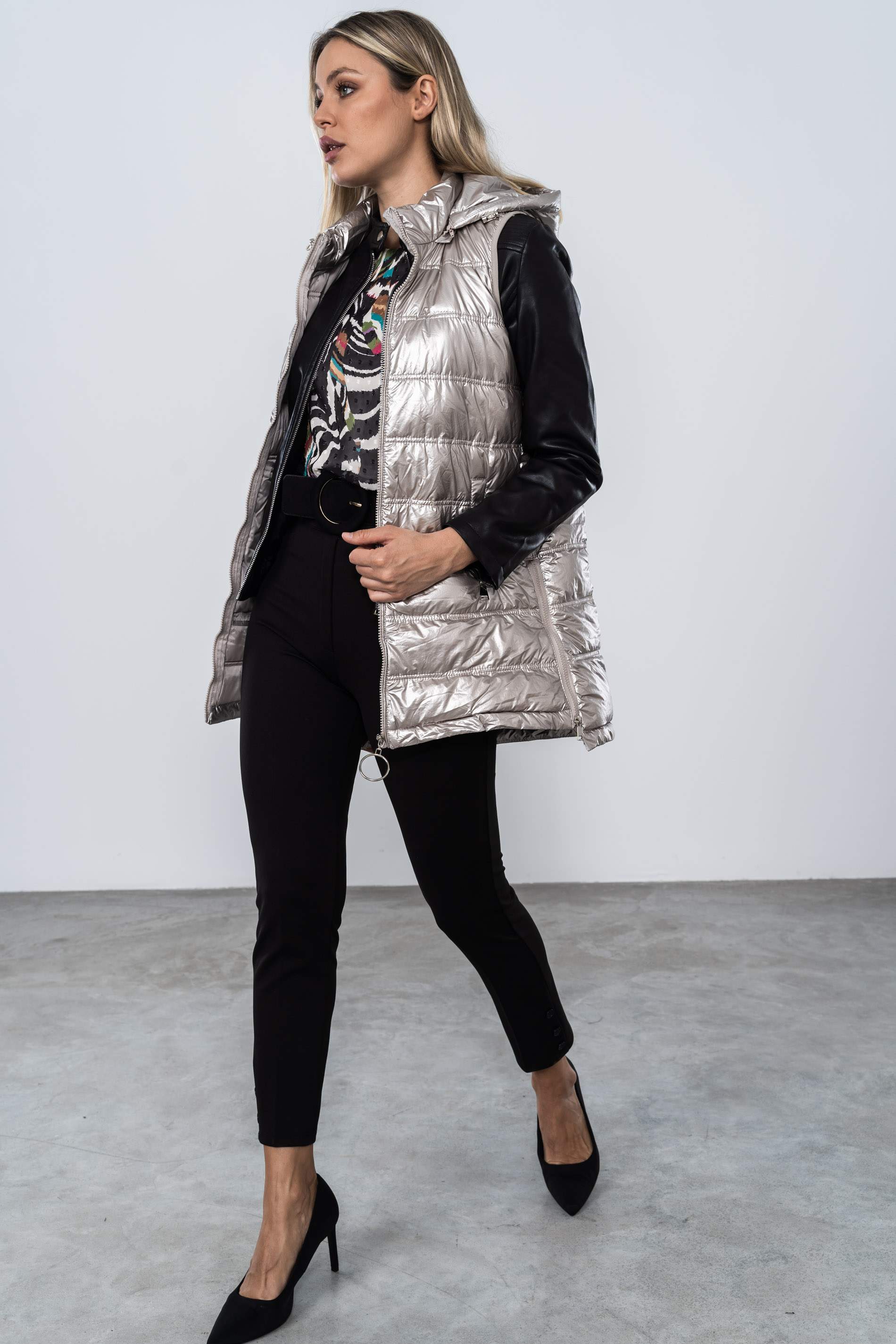 CHALECO LARGO CREMALLERA LATERAL GRIS