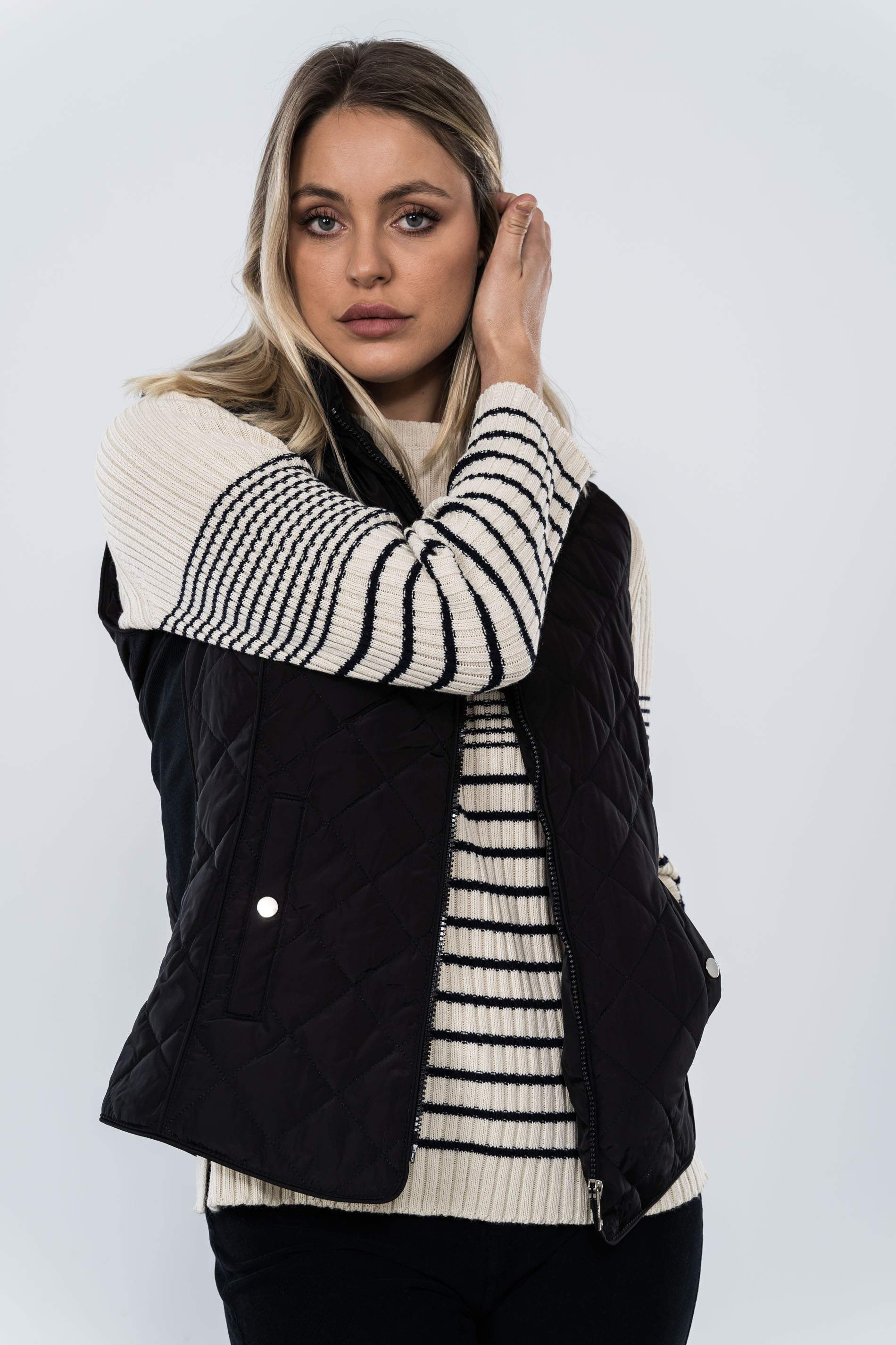 CHALECO GOMA LATERAL ROMBOS NEGRO