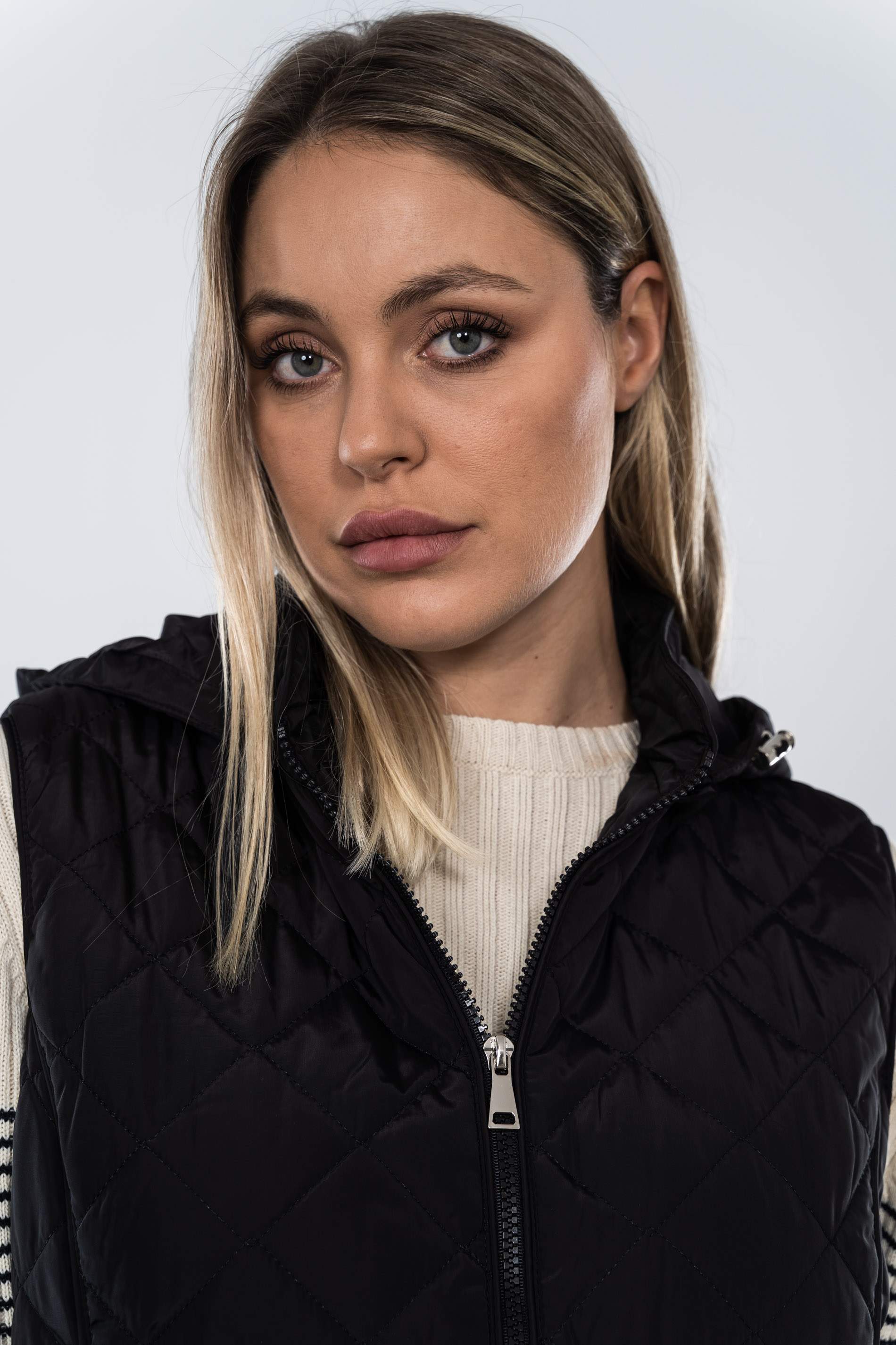 CHALECO GOMA LATERAL ROMBOS NEGRO