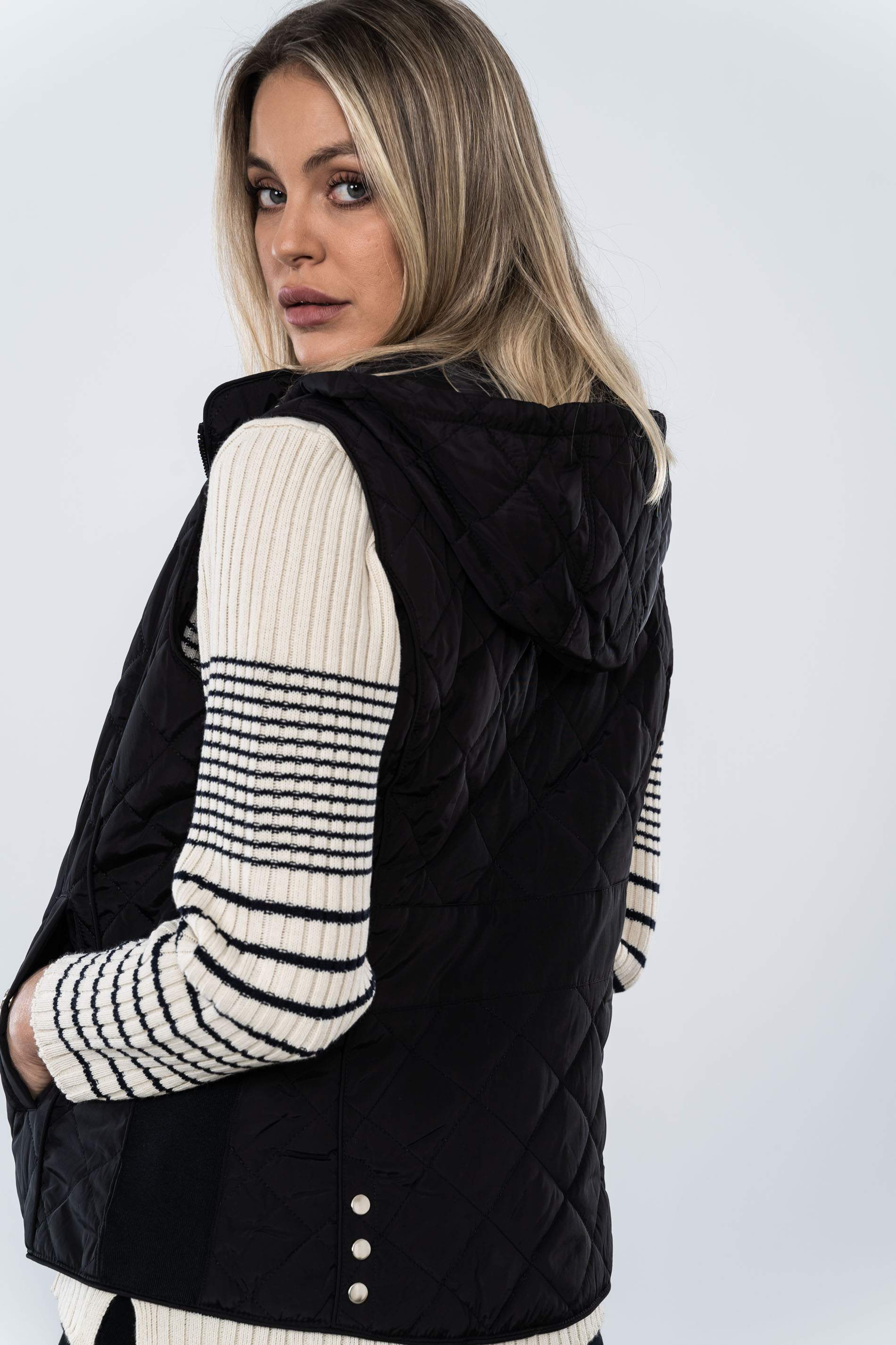 CHALECO GOMA LATERAL ROMBOS NEGRO