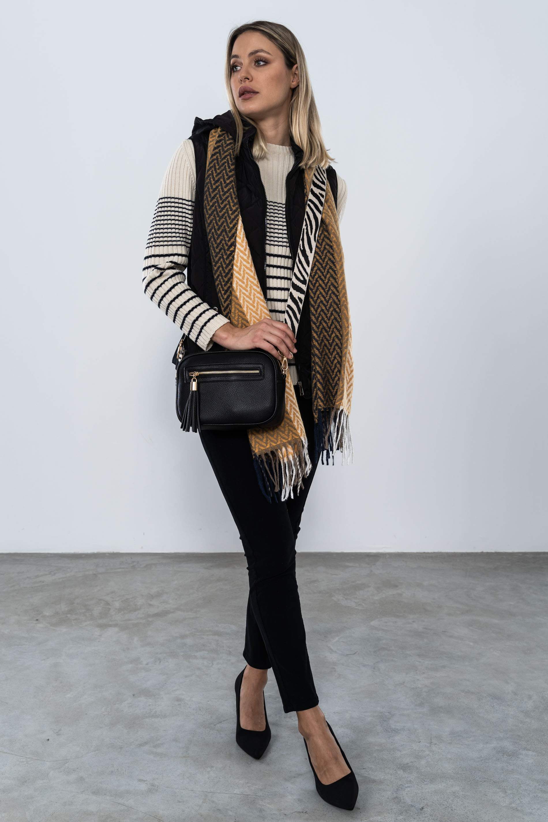 CHALECO GOMA LATERAL ROMBOS NEGRO