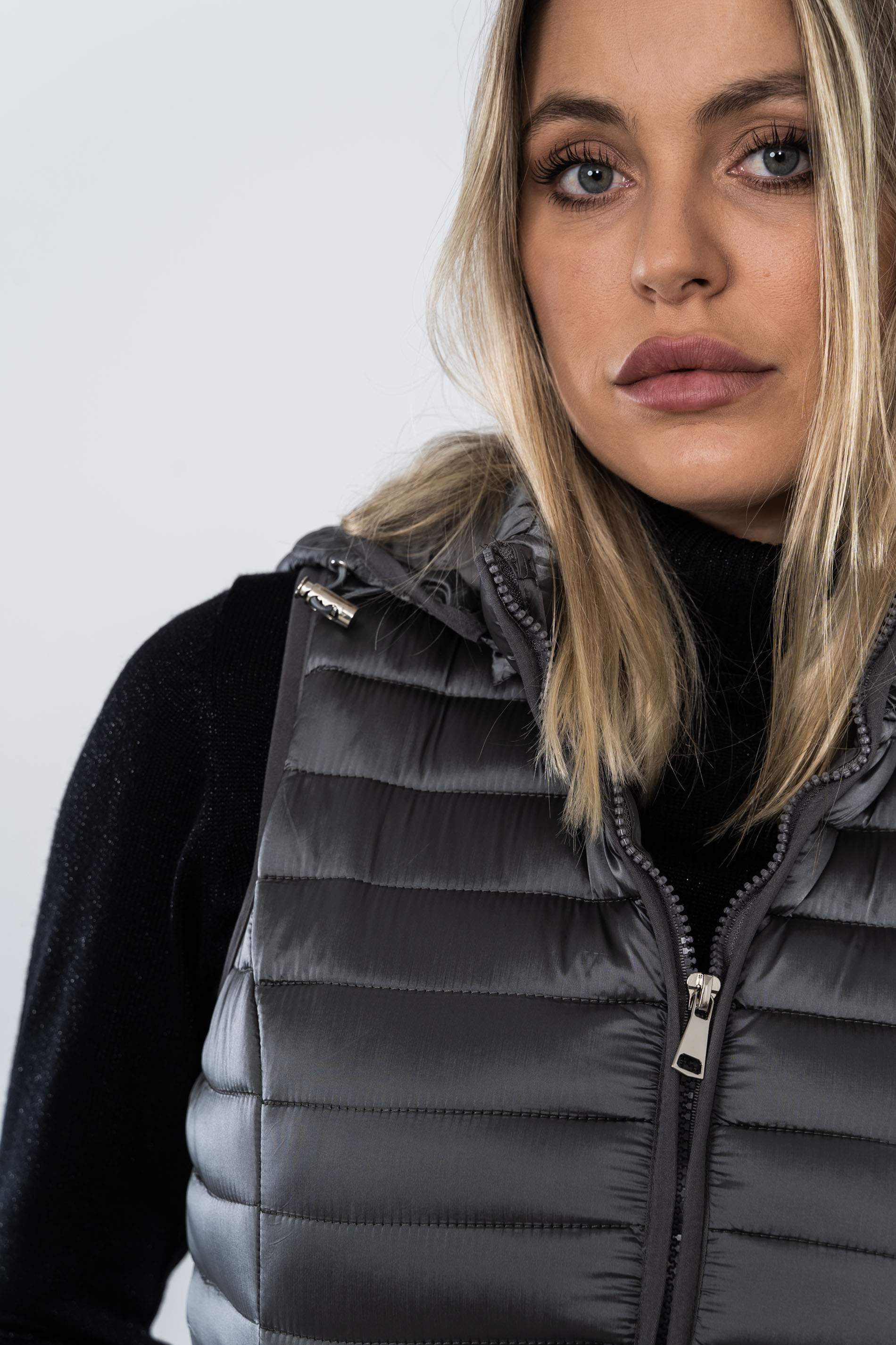 CHALECO AJUSTE CINTURA GRIS