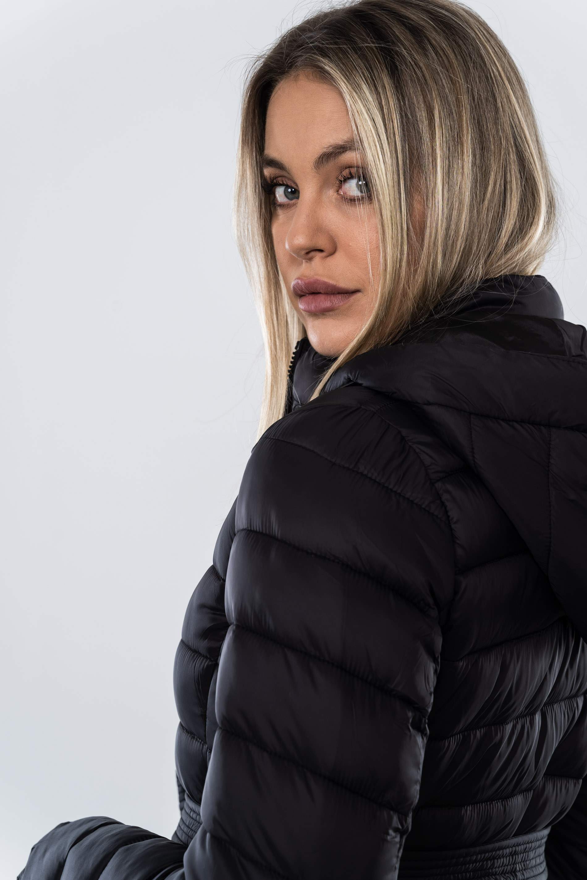 PARKA LARGA CINTURON NEGRO