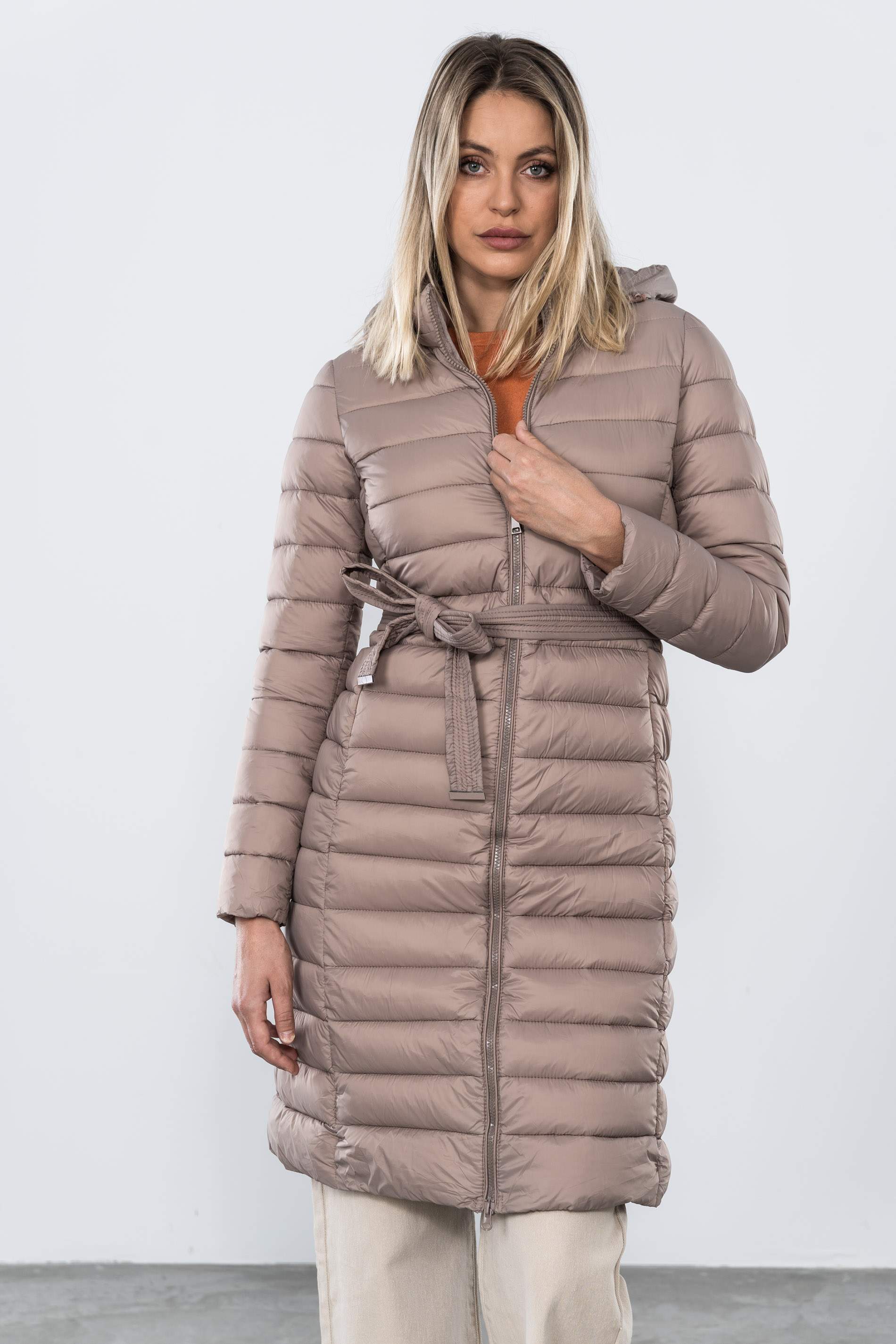 PARKA LARGA CINTURON TAUPE