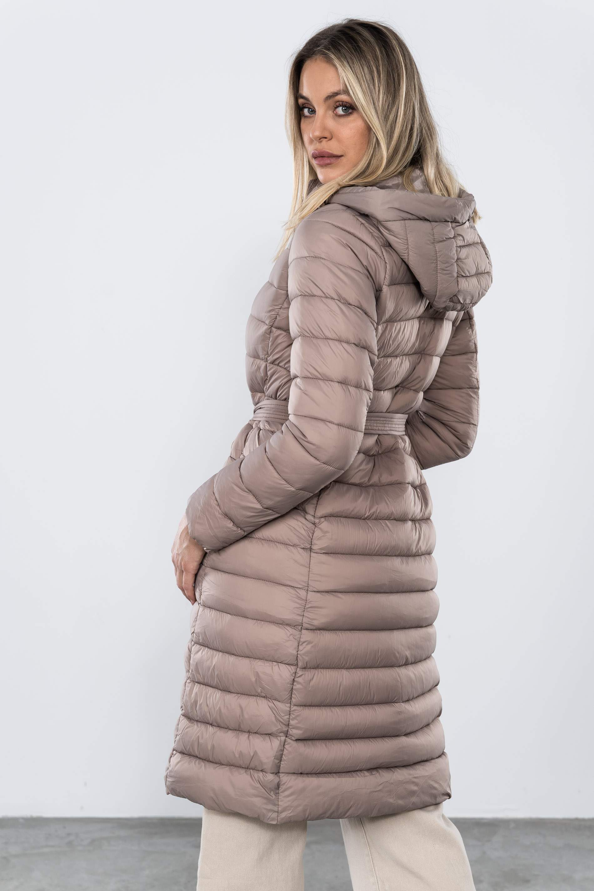 PARKA LARGA CINTURON TAUPE