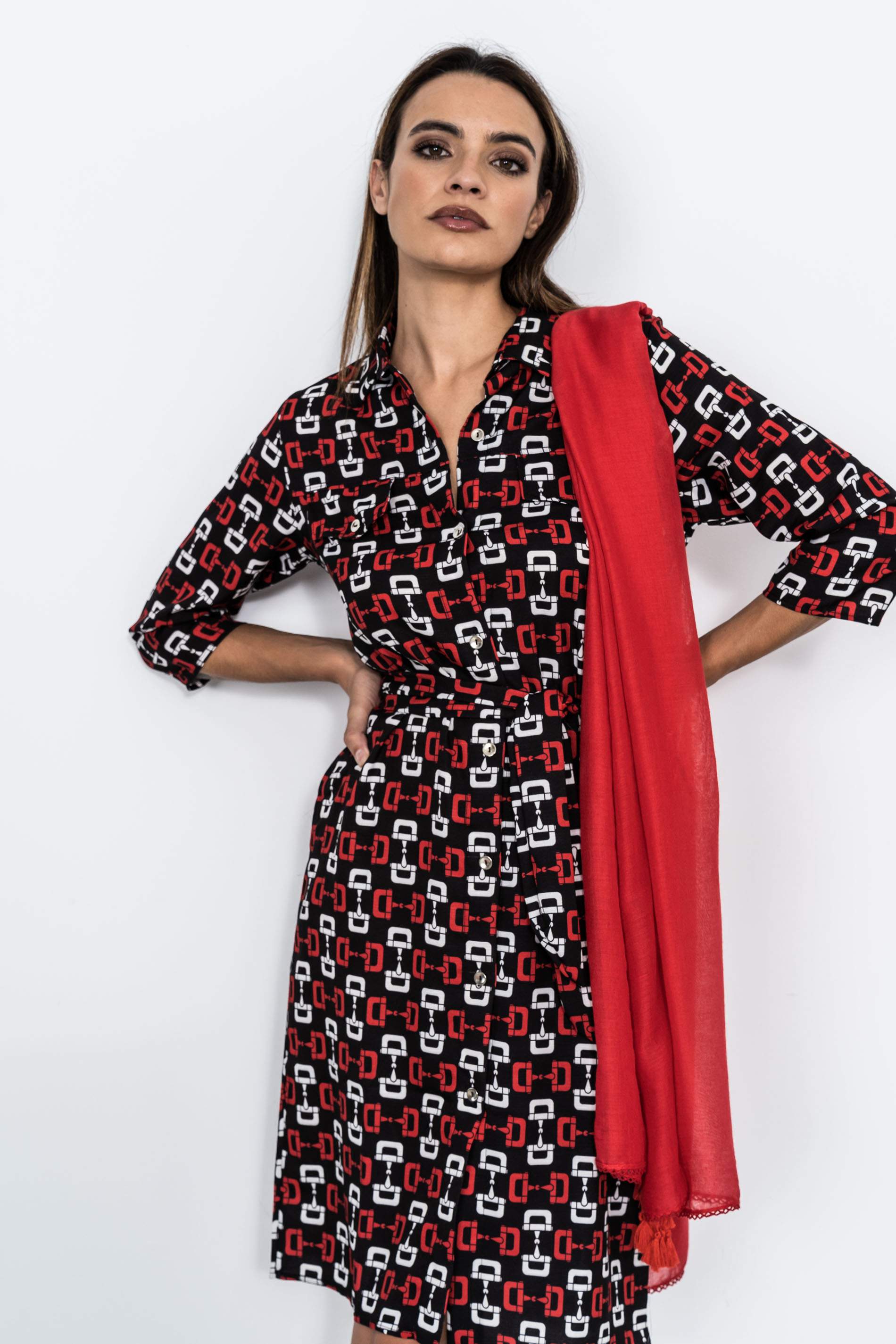 FOULARD LISO POMPONES ROJO