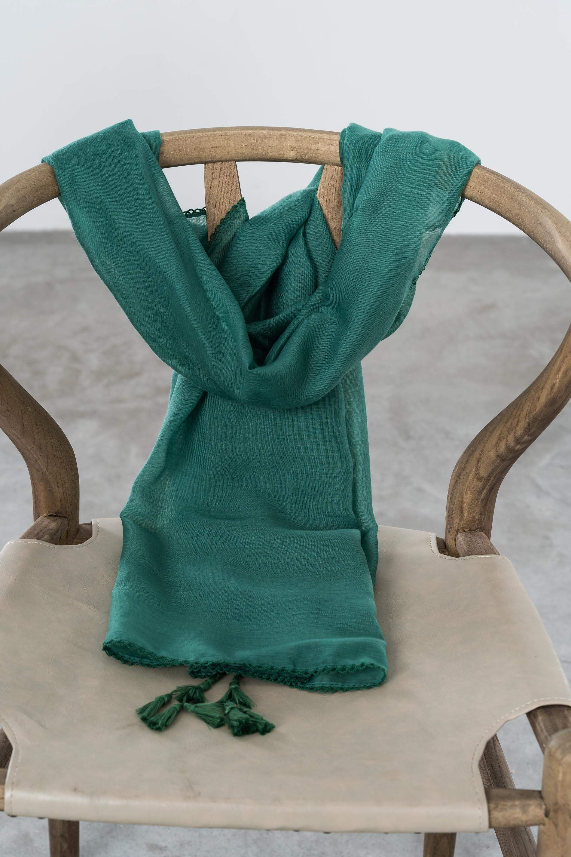 FOULARD LISO POMPONES VERDE