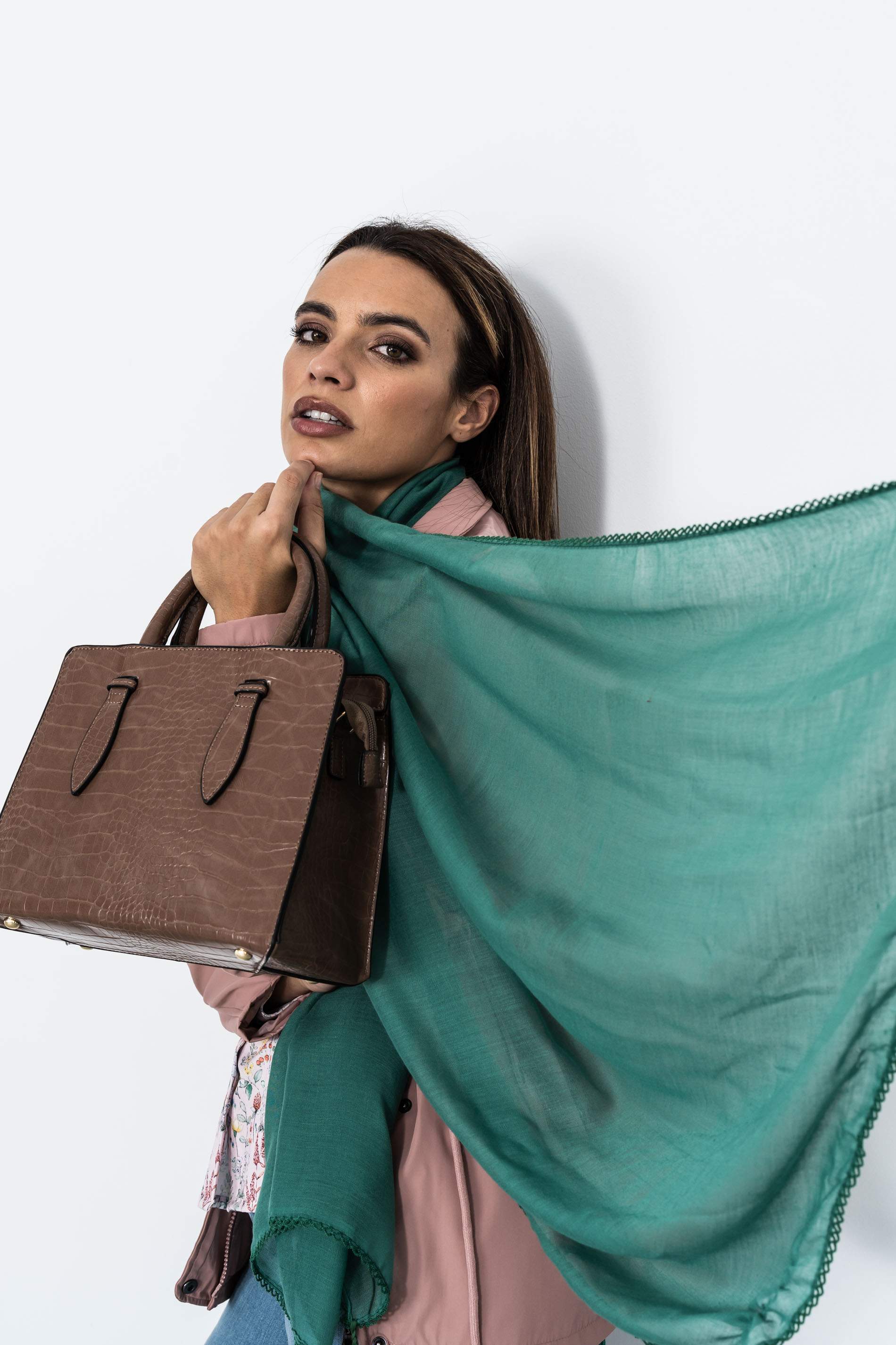 FOULARD LISO POMPONES VERDE