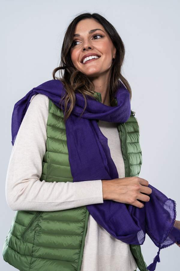 FOULARD LISO POMPONES MORADO