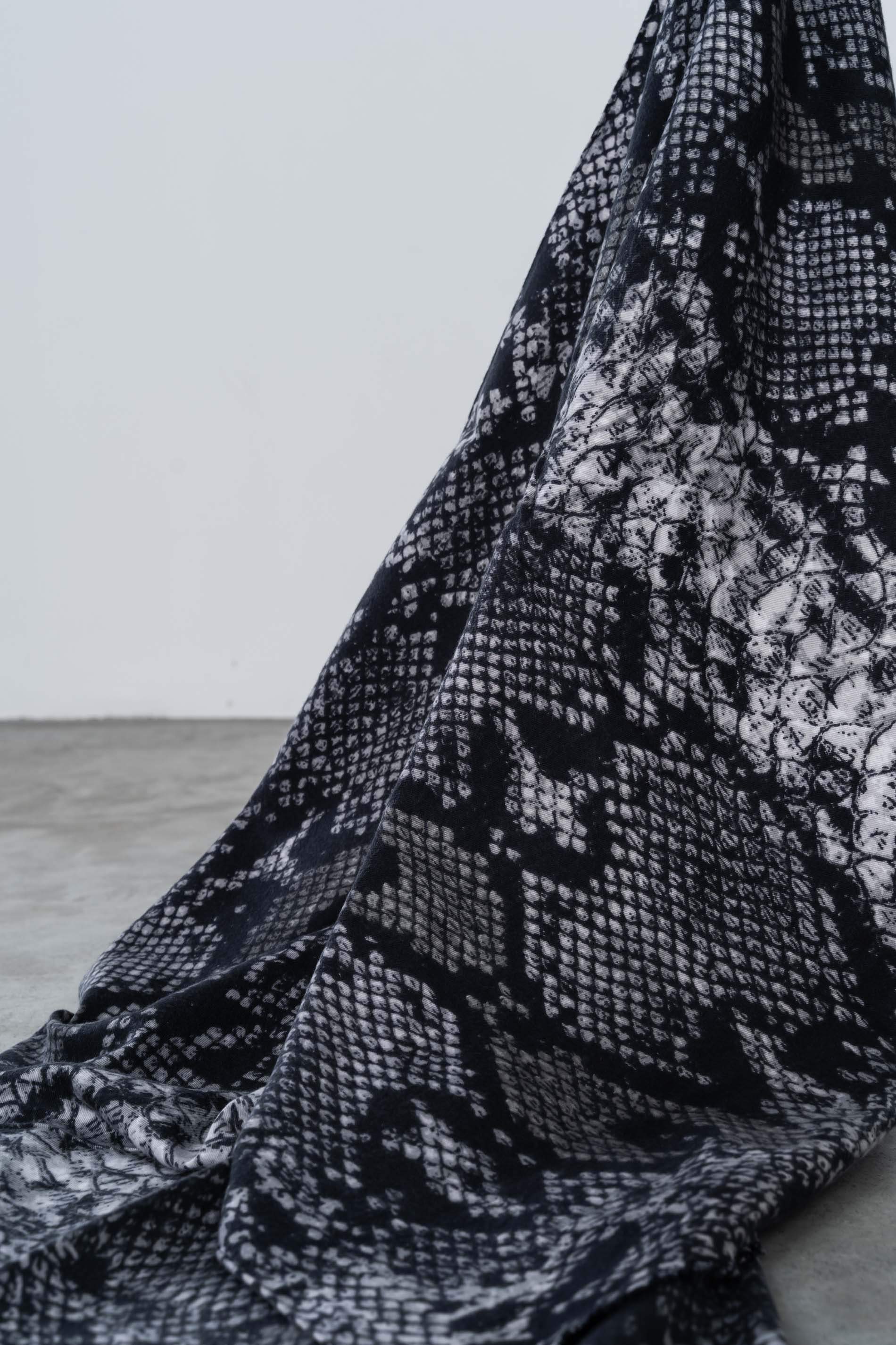 FOULARD ESTAMPADO ANIMAL GRIS