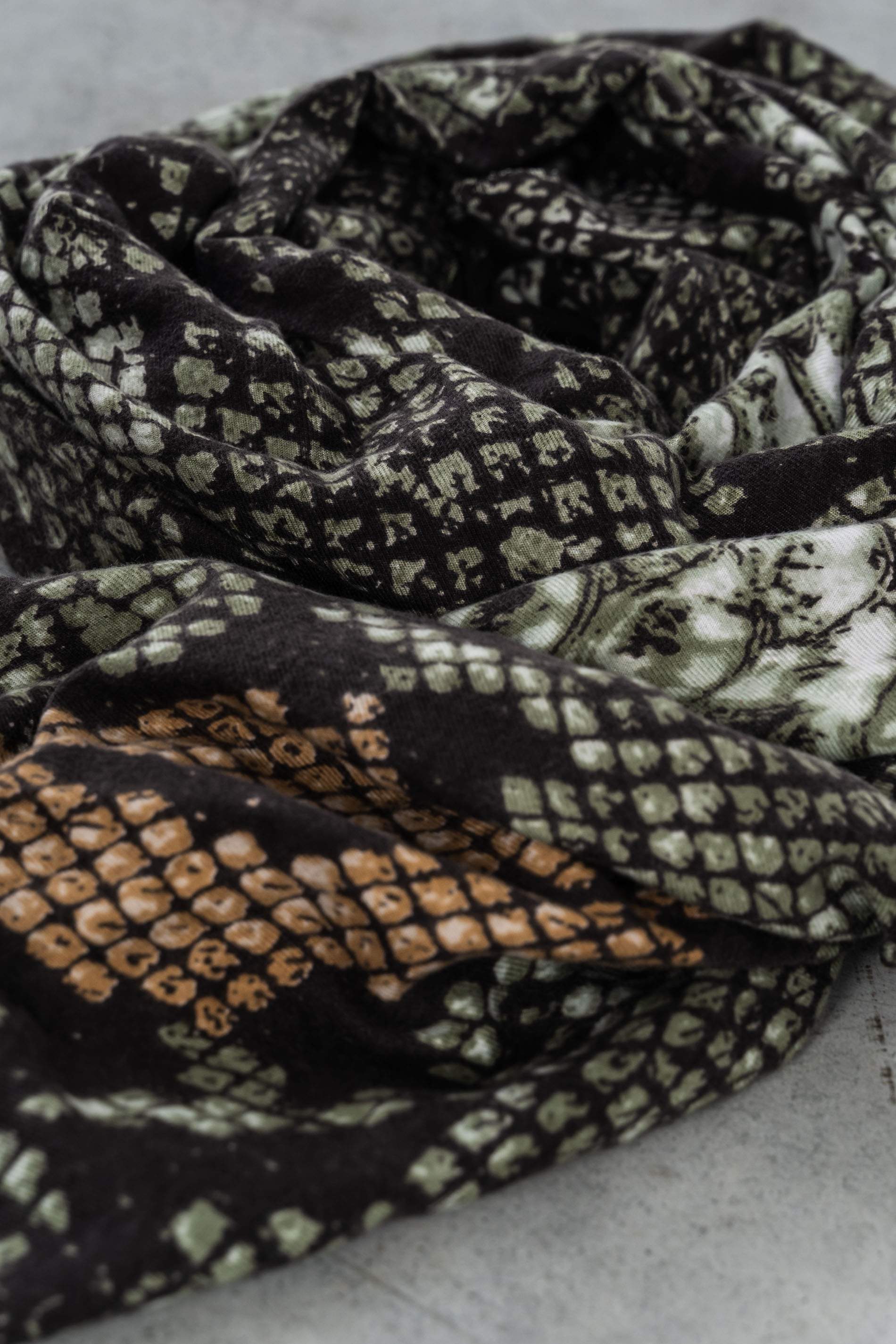  FOULARD ESTAMPADO ANIMAL VERDE