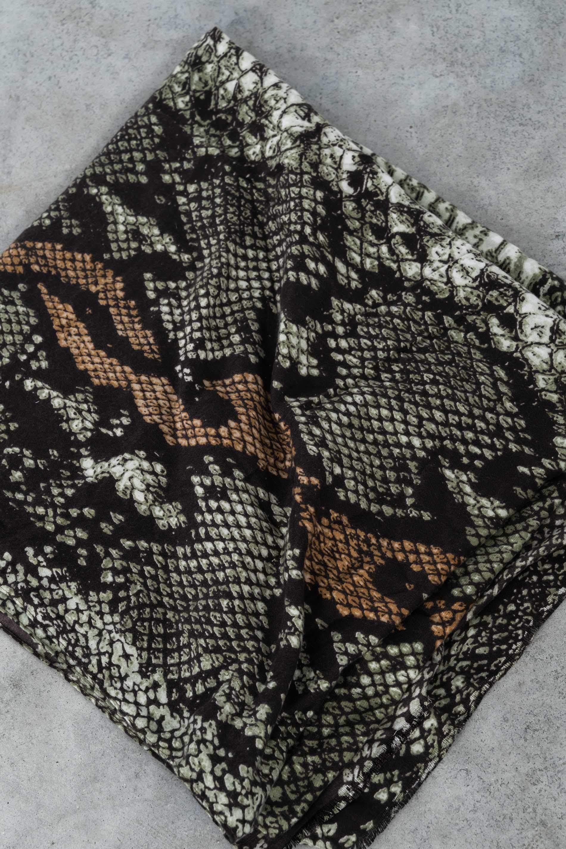  FOULARD ESTAMPADO ANIMAL VERDE