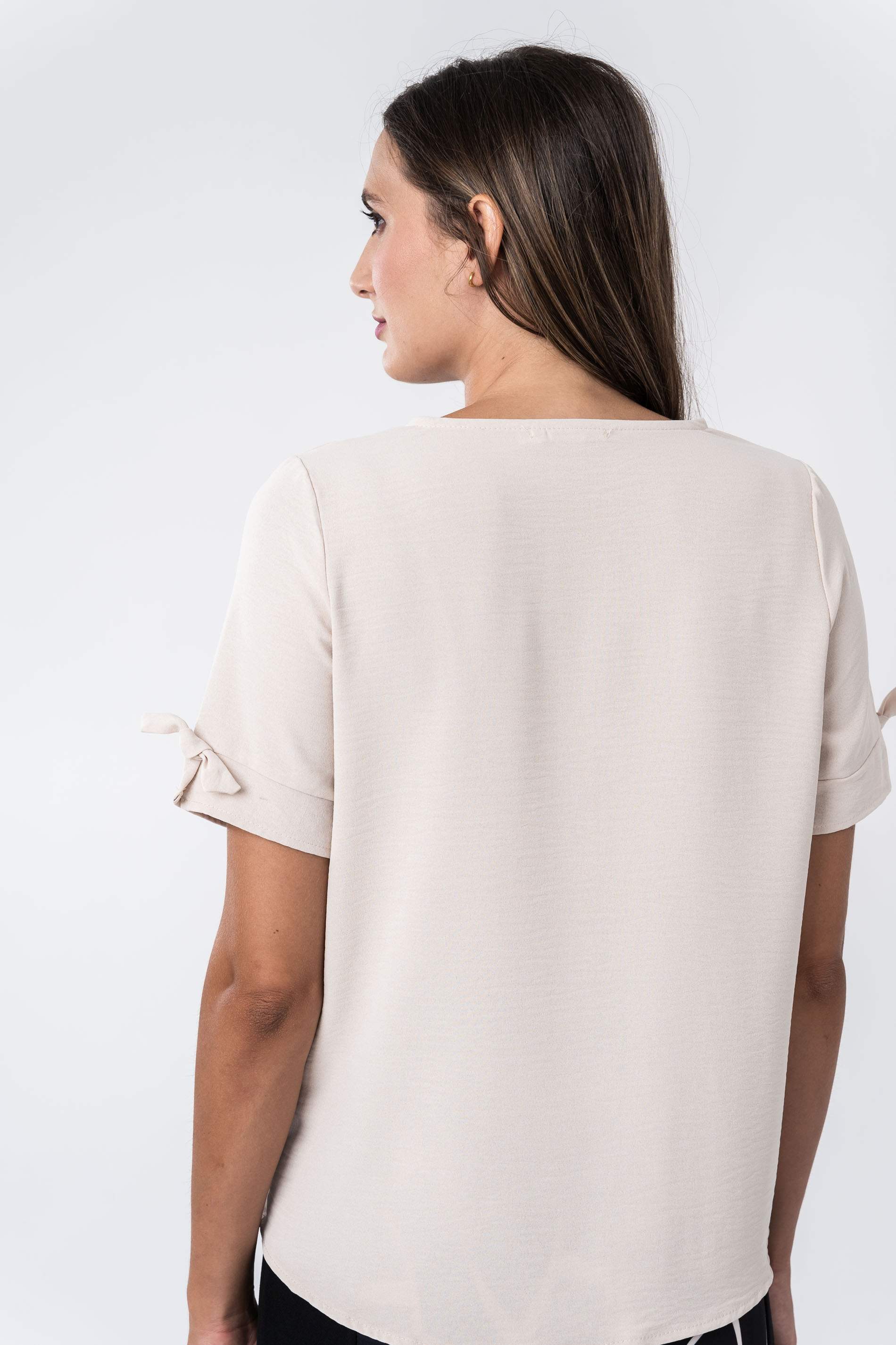BLUSA DETALLE LAZO MANGA CORTA ARENA