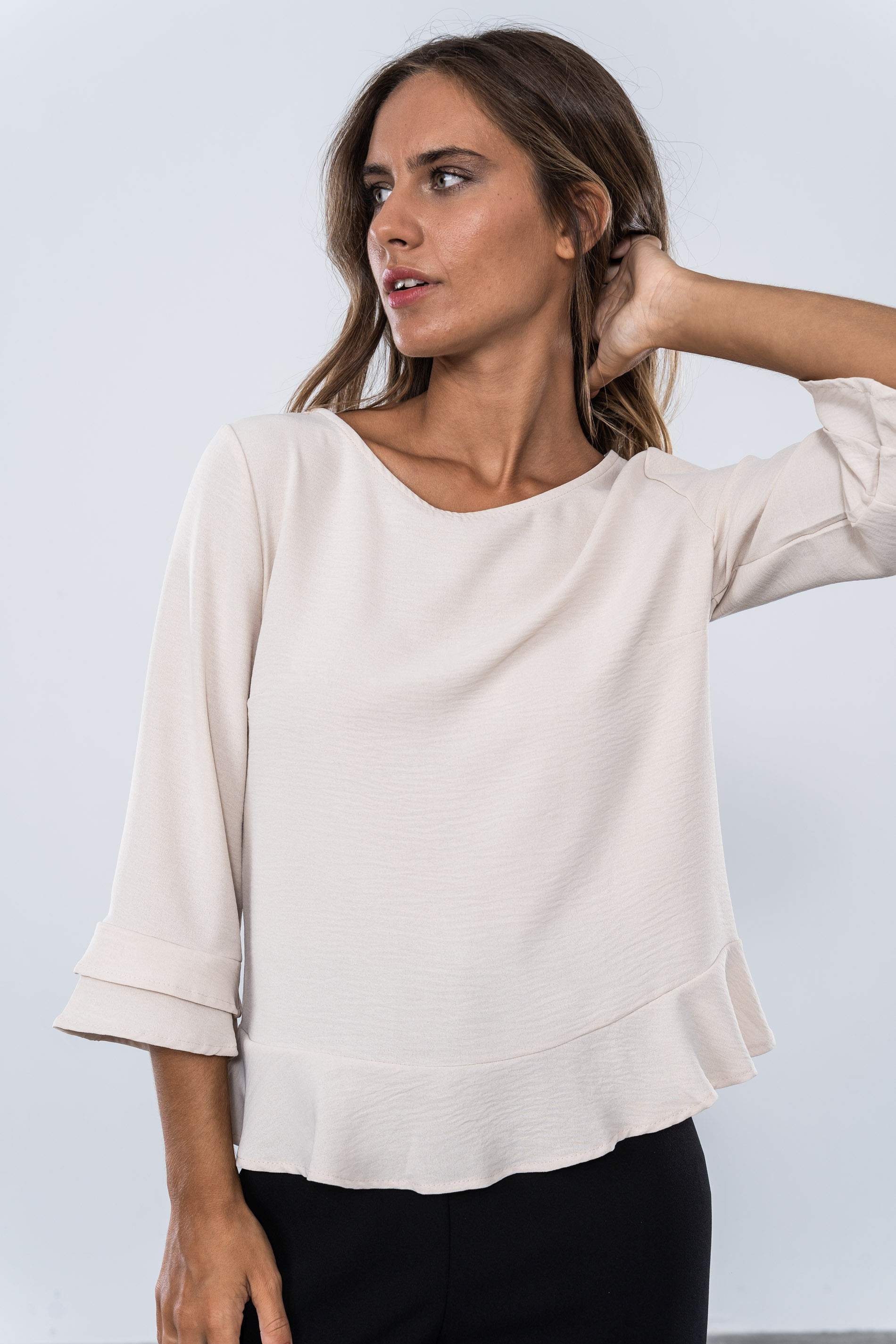 BLUSA VOLANTE BAJO MANGA FRANCESA