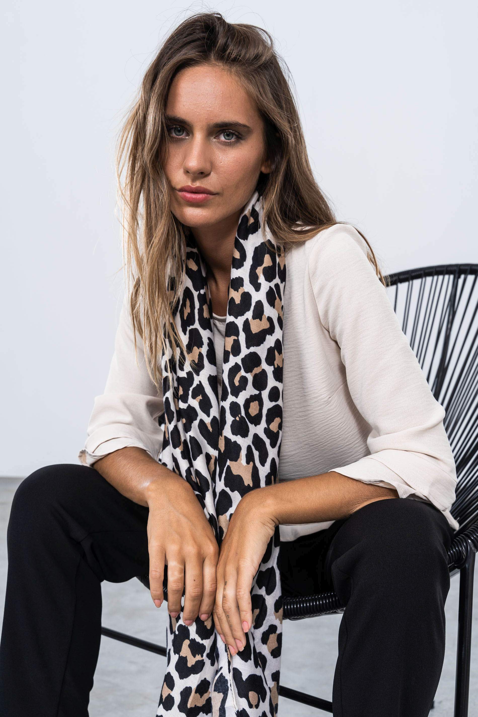 BLUSA VOLANTE BAJO MANGA FRANCESA