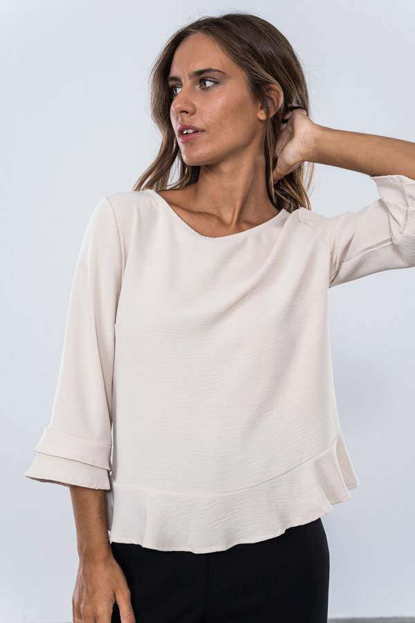 BLUSA VOLANTE BAJO MANGA FRANCESA