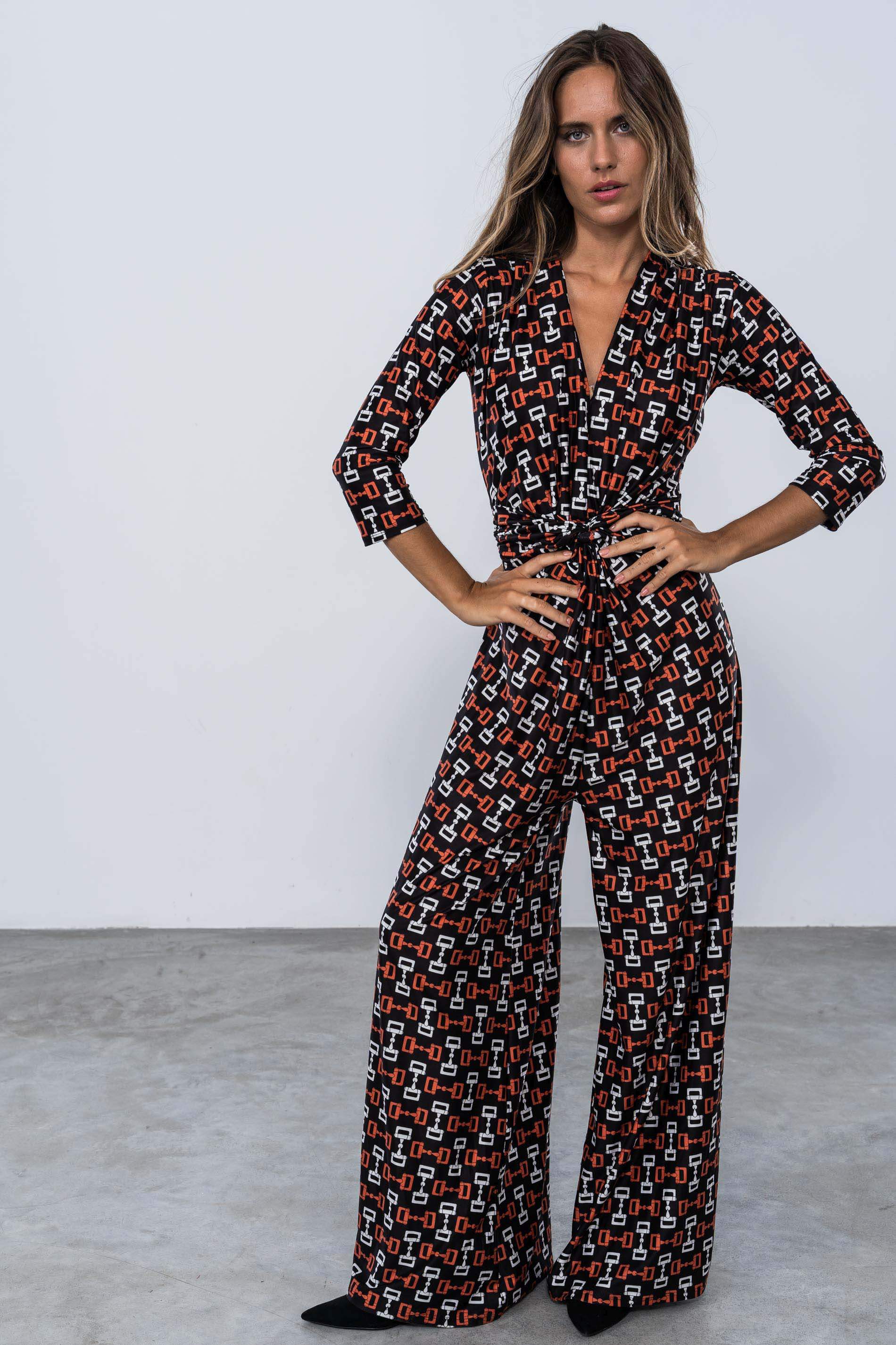 MONO DETALLE NUDO ESLABONES