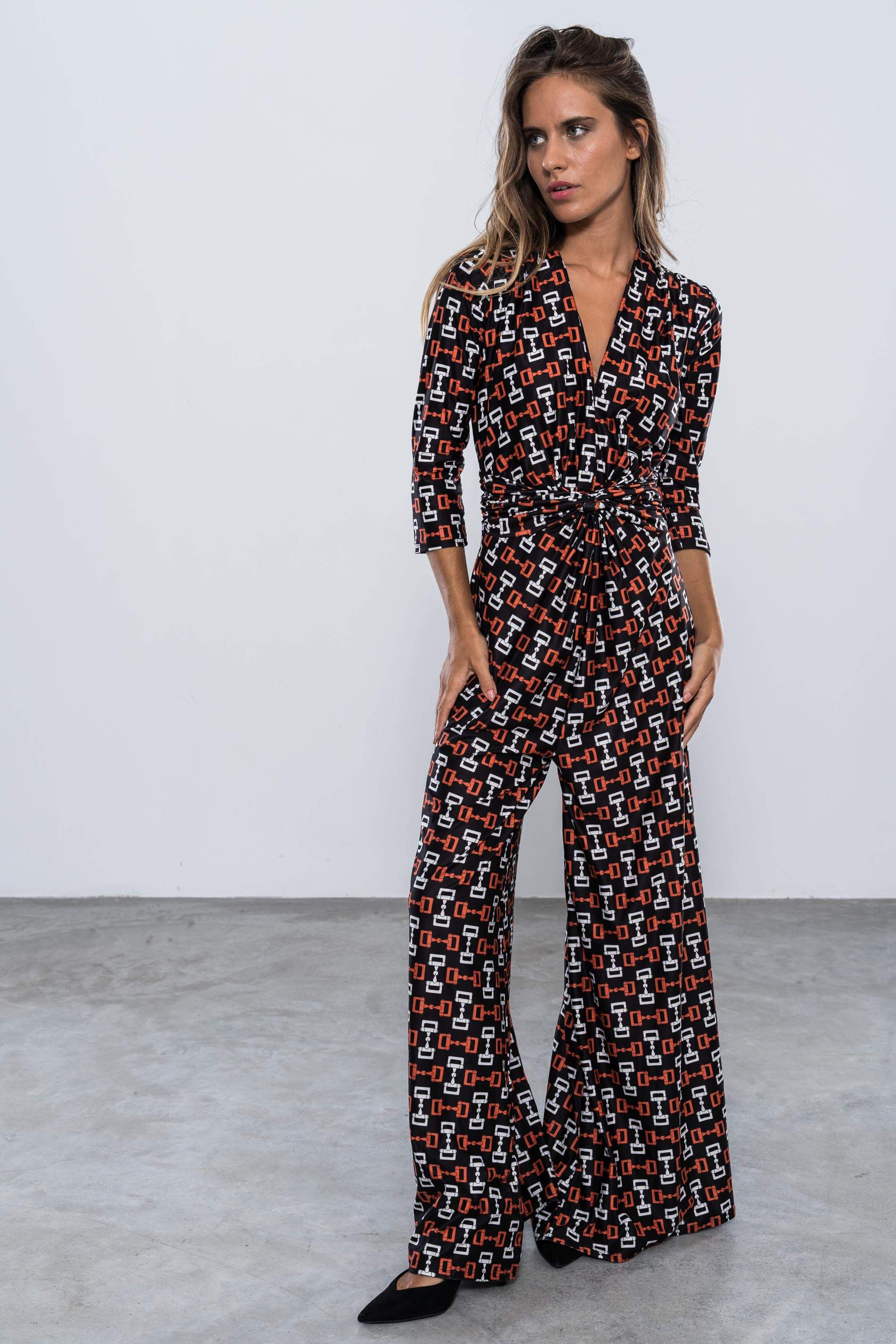 MONO DETALLE NUDO ESLABONES