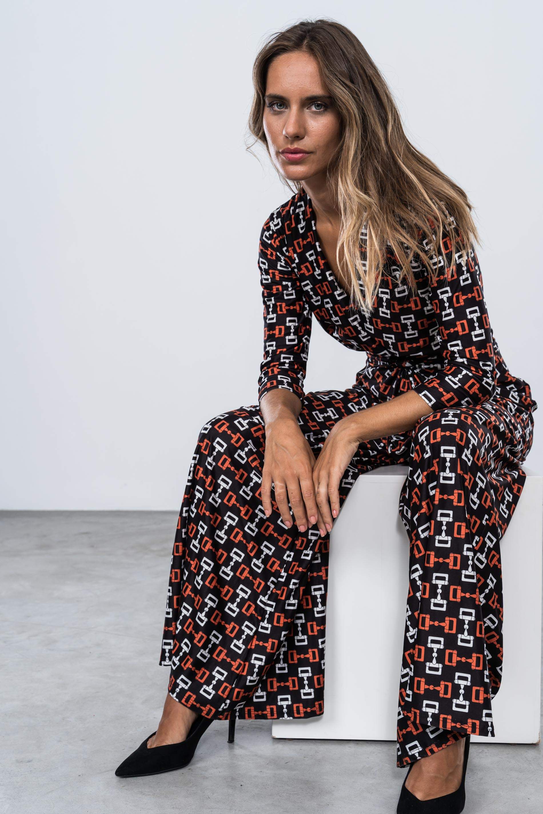 MONO DETALLE NUDO ESLABONES